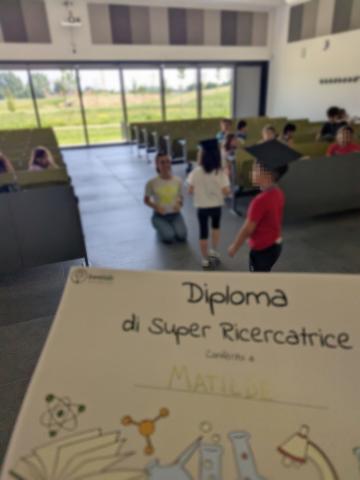 Le bimbe ed i bimbi della Scuola d'Infanzia Balena Blu al polo per diventare scienziat