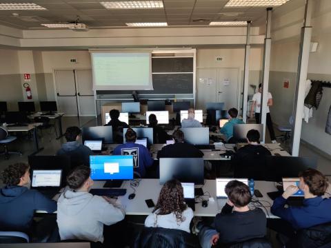 Dal liceo all’università: una settimana di informatica al DIEF di Modena